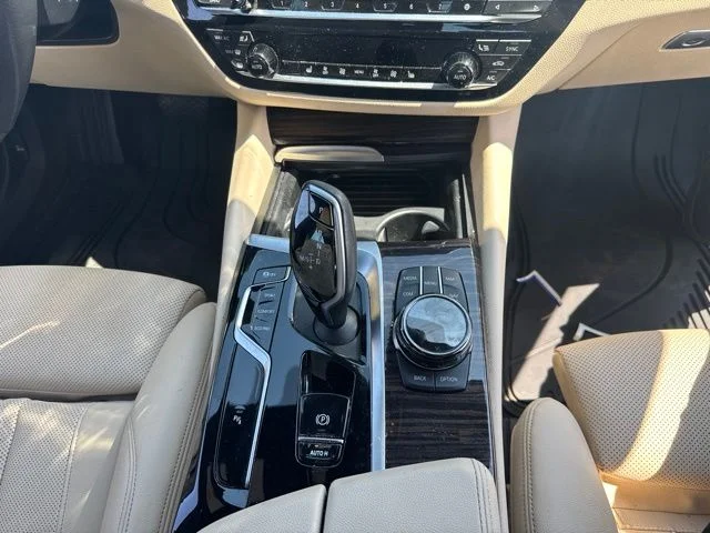 Used 2022 Blue BMW 530i xDrive image 17
