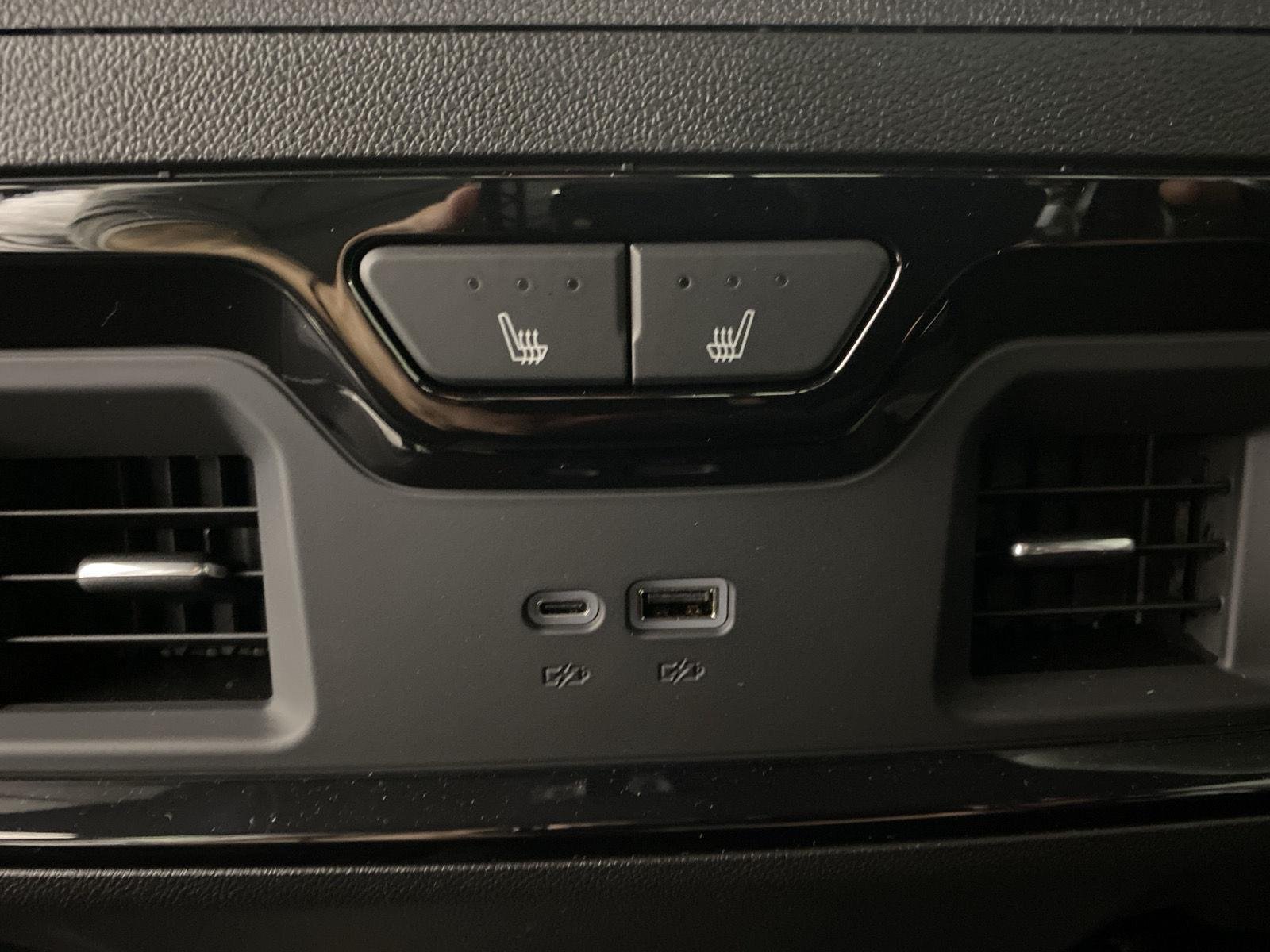 Used 2025 Summit White GMC AT4 image 26