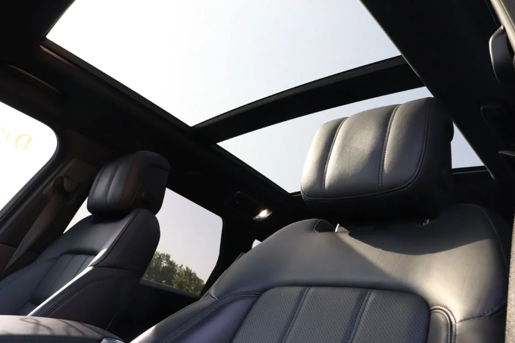 Used 2021 Santorini Black Land Rover HSE Dynamic image 28