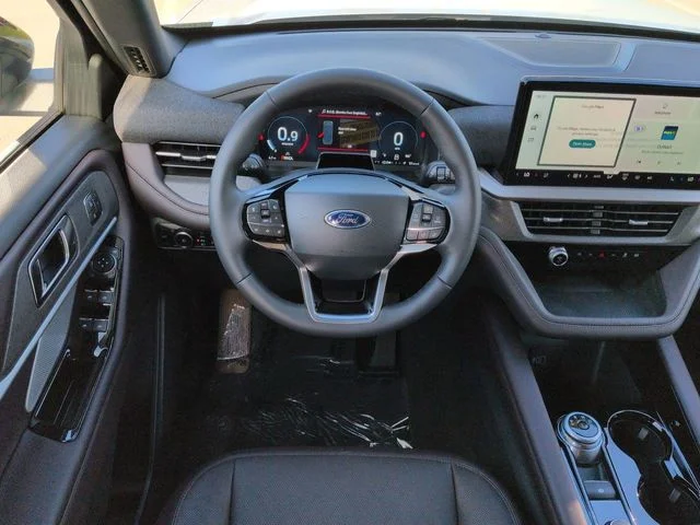 New 2026 Star White Metallic Tri-Coat Ford Platinum™ image 16