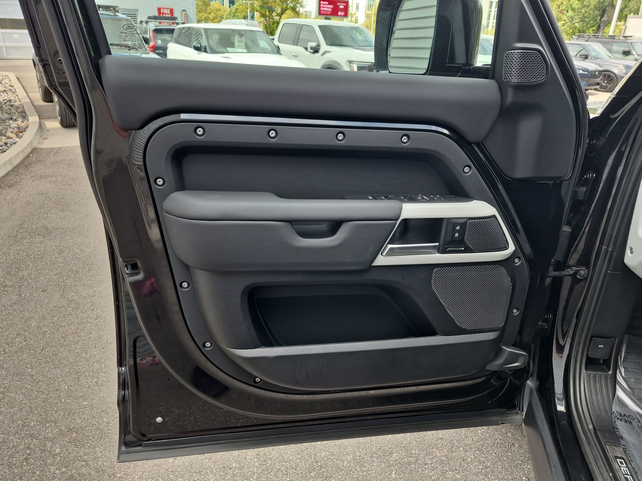 Used 2024 Black Land Rover X-Dynamic SE image 12
