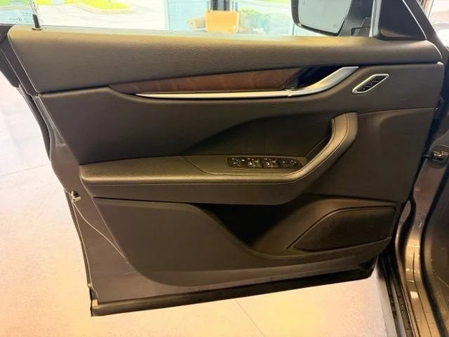 Used 2021 Gray Maserati Base image 15