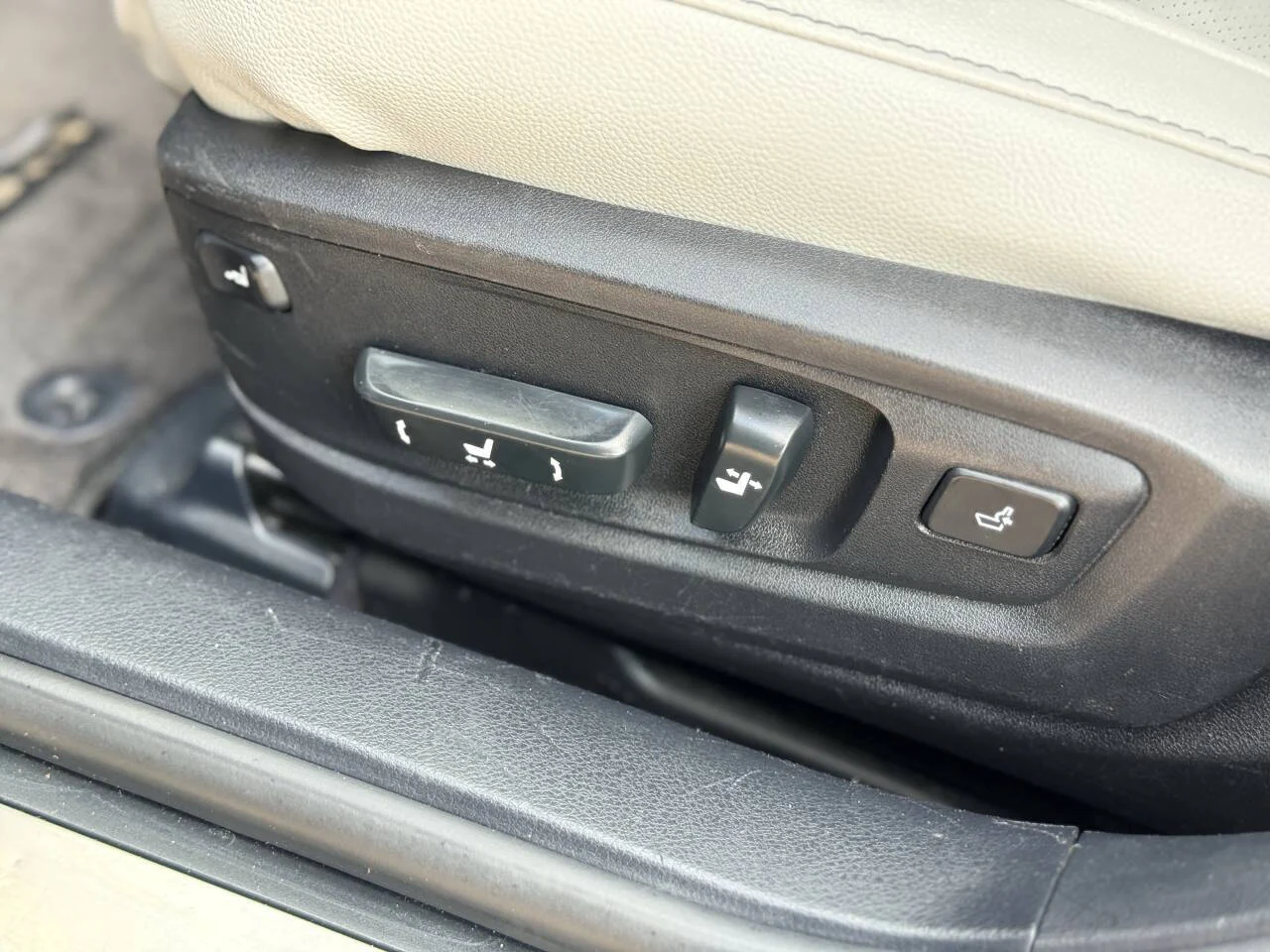 Used 2013 Charcoal Lexus Base 4dr Sedan image 27