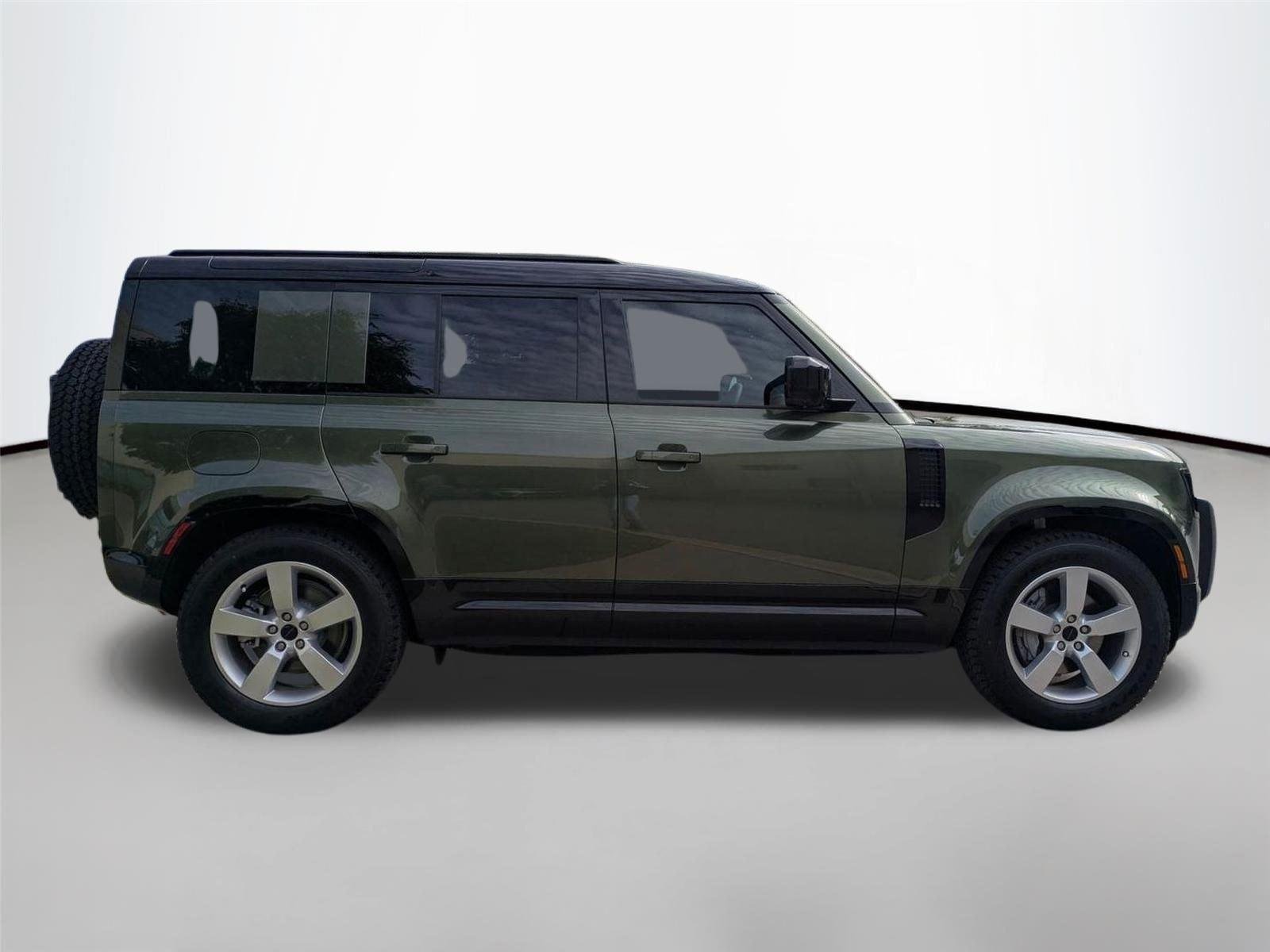 Used 2026 Woolstone Green Metallic Land Rover X-Dynamic SE image 4