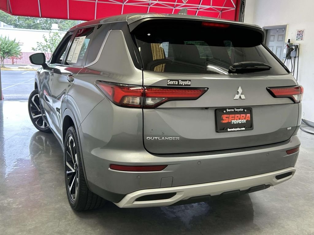 Used 2023 Gray Mitsubishi SE Special Edition image 5