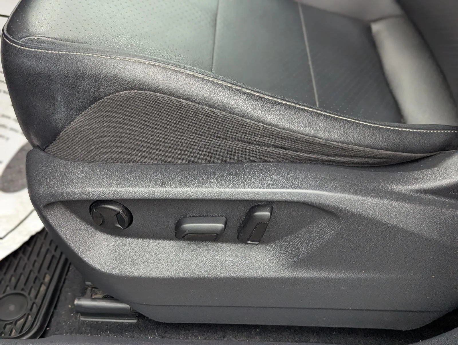 Used 2018 Platinum Gray Metallic Volkswagen SEL image 26