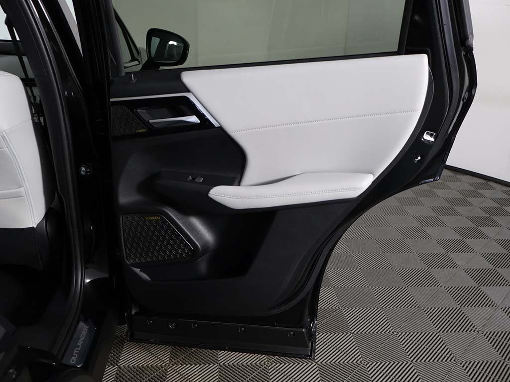 2025 Mitsubishi Outlander SE - Photo 29