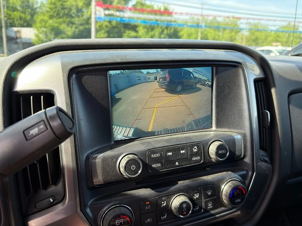 Used 2019 Silver Chevrolet LT image 9
