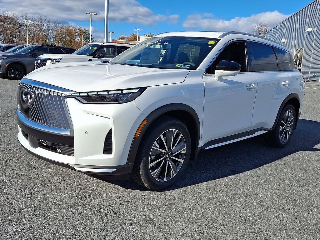 New 2026 RADIANT WHITE INFINITI Luxe AWD image 2
