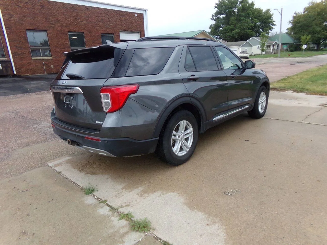 Used 2020 Gray Ford XLT AWD 4dr SUV image 5