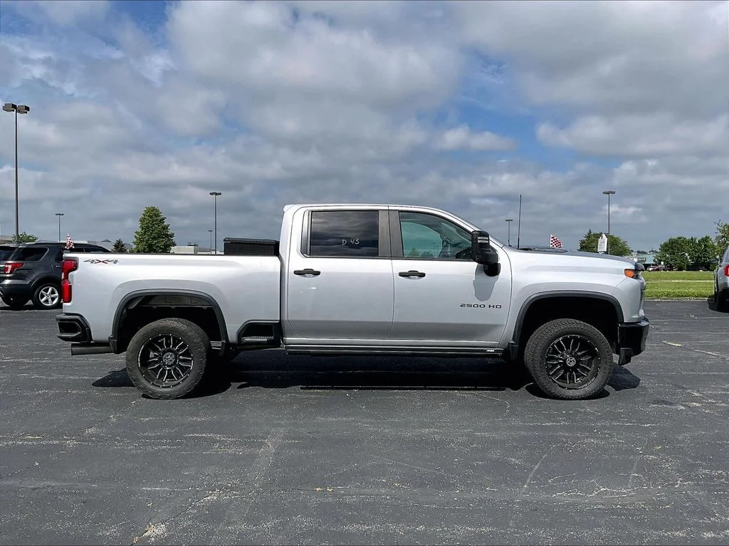 Used 2021 Silver Chevrolet Custom image 6