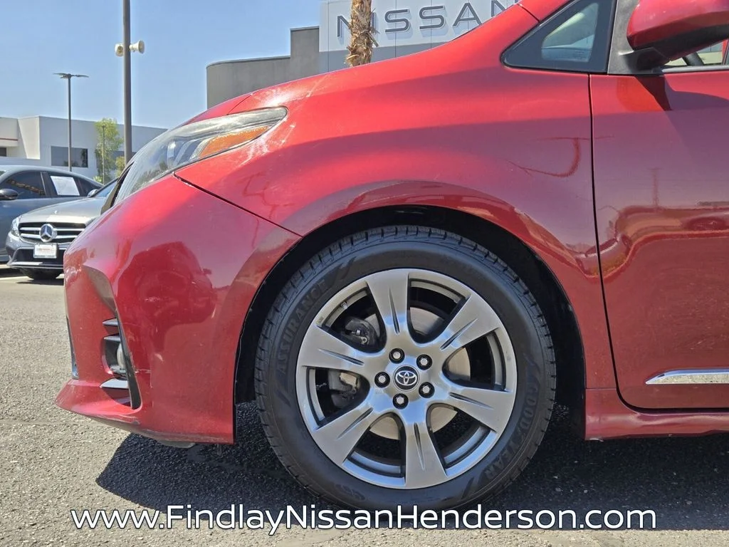 Used 2018 Red Toyota SE Premium image 9
