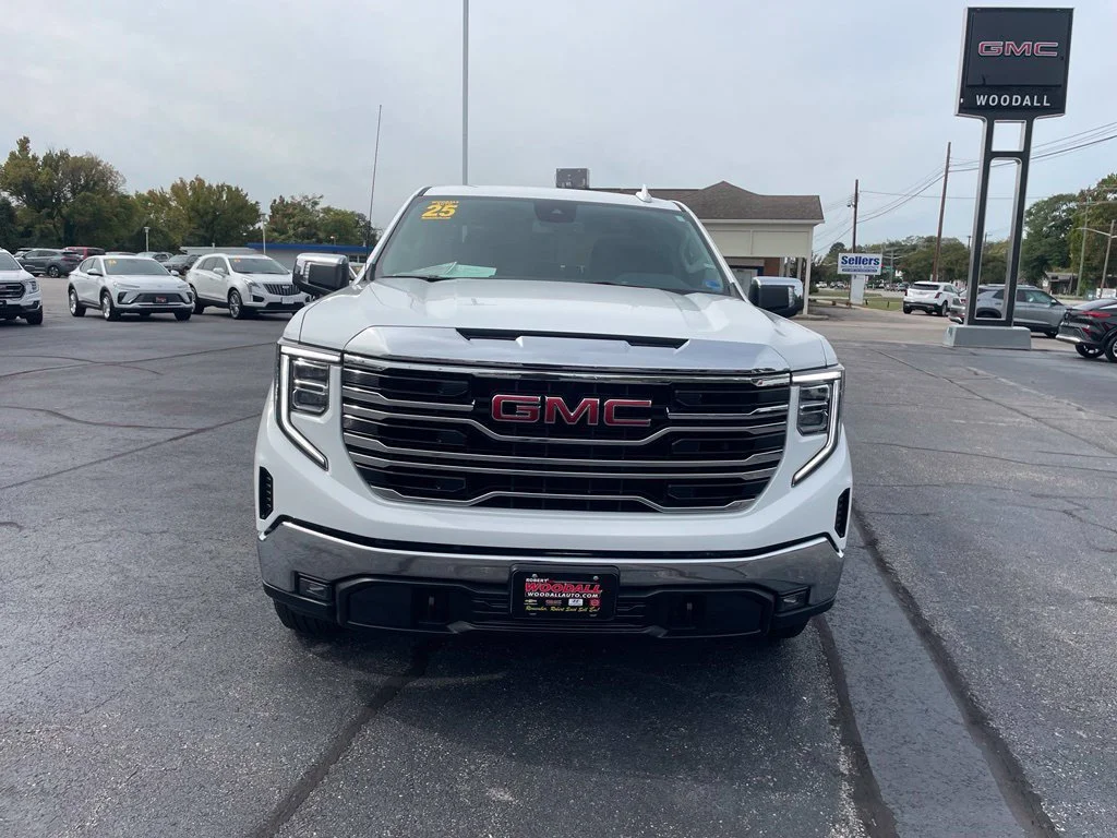 Used 2025 Summit White GMC SLT image 2