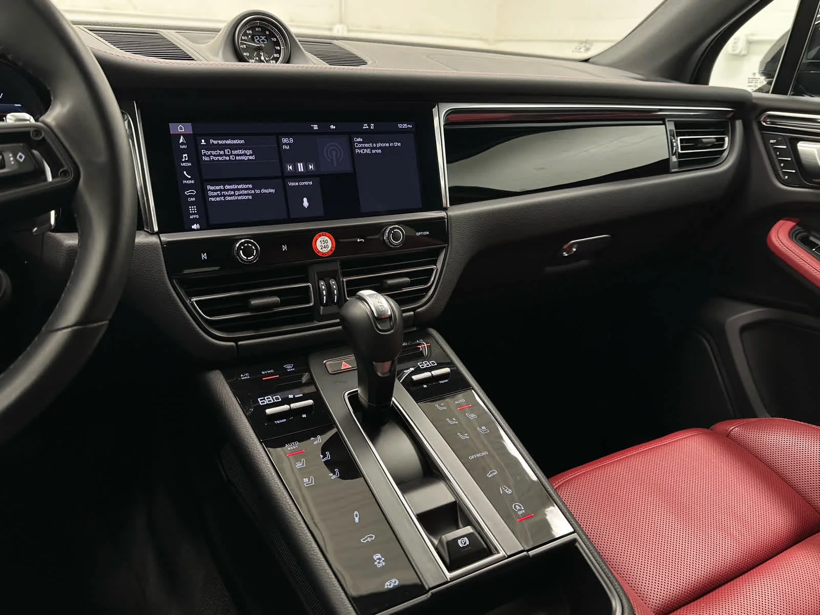 2024 Porsche Macan S - Photo 28