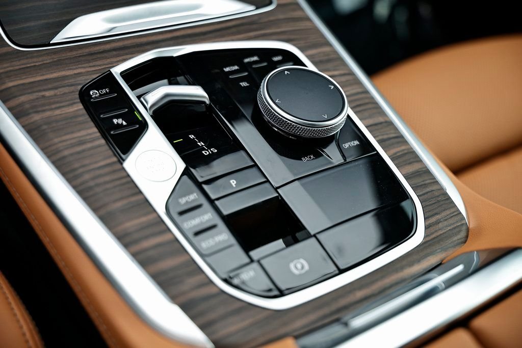 New 2026 Mineral White Metallic BMW sDrive40i image 39