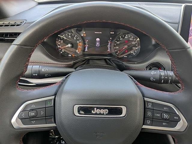 Used 2025 Bright White Clearcoat Jeep Trailhawk image 29