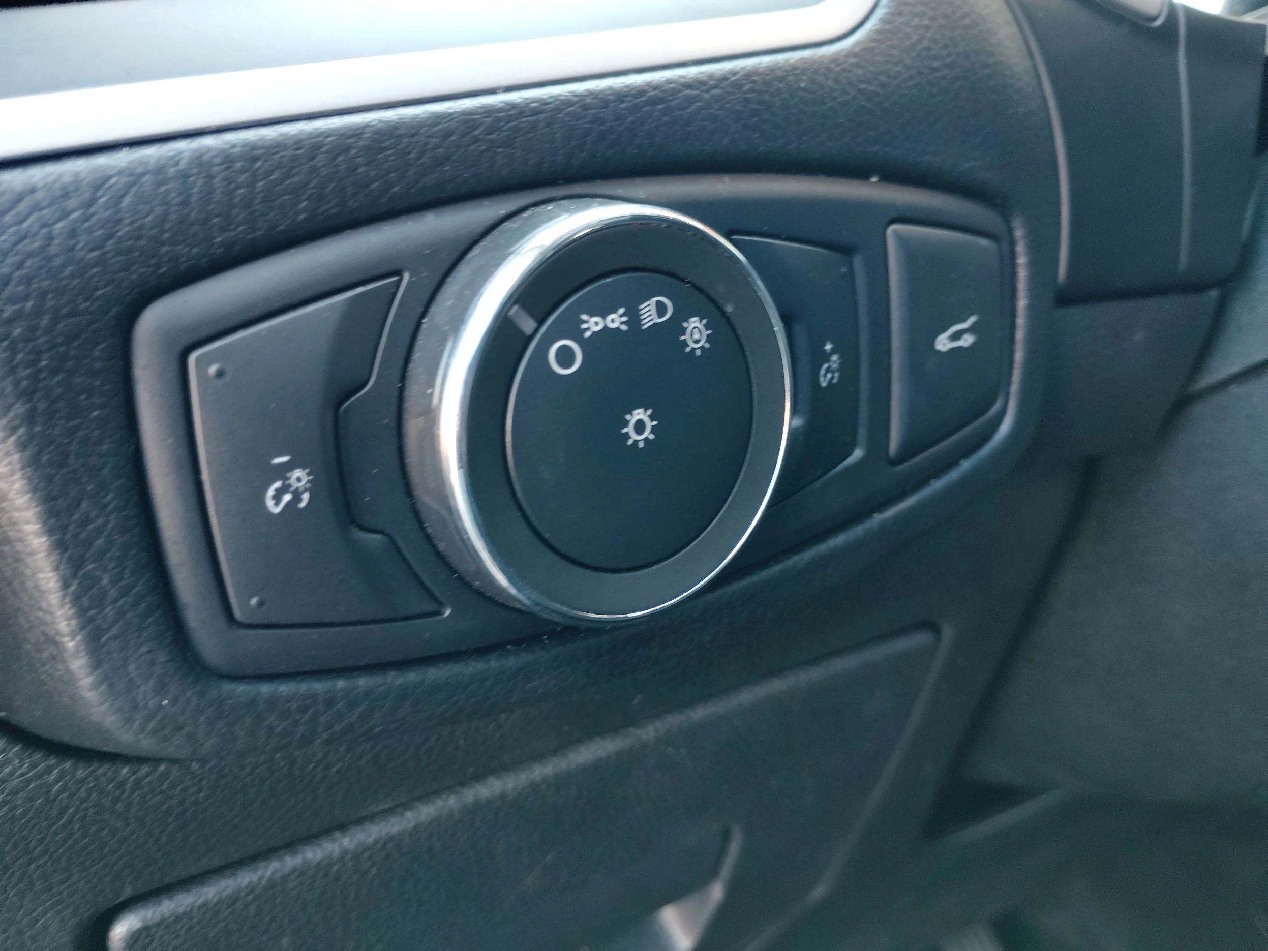 Used 2015 Gray Ford SEL image 14