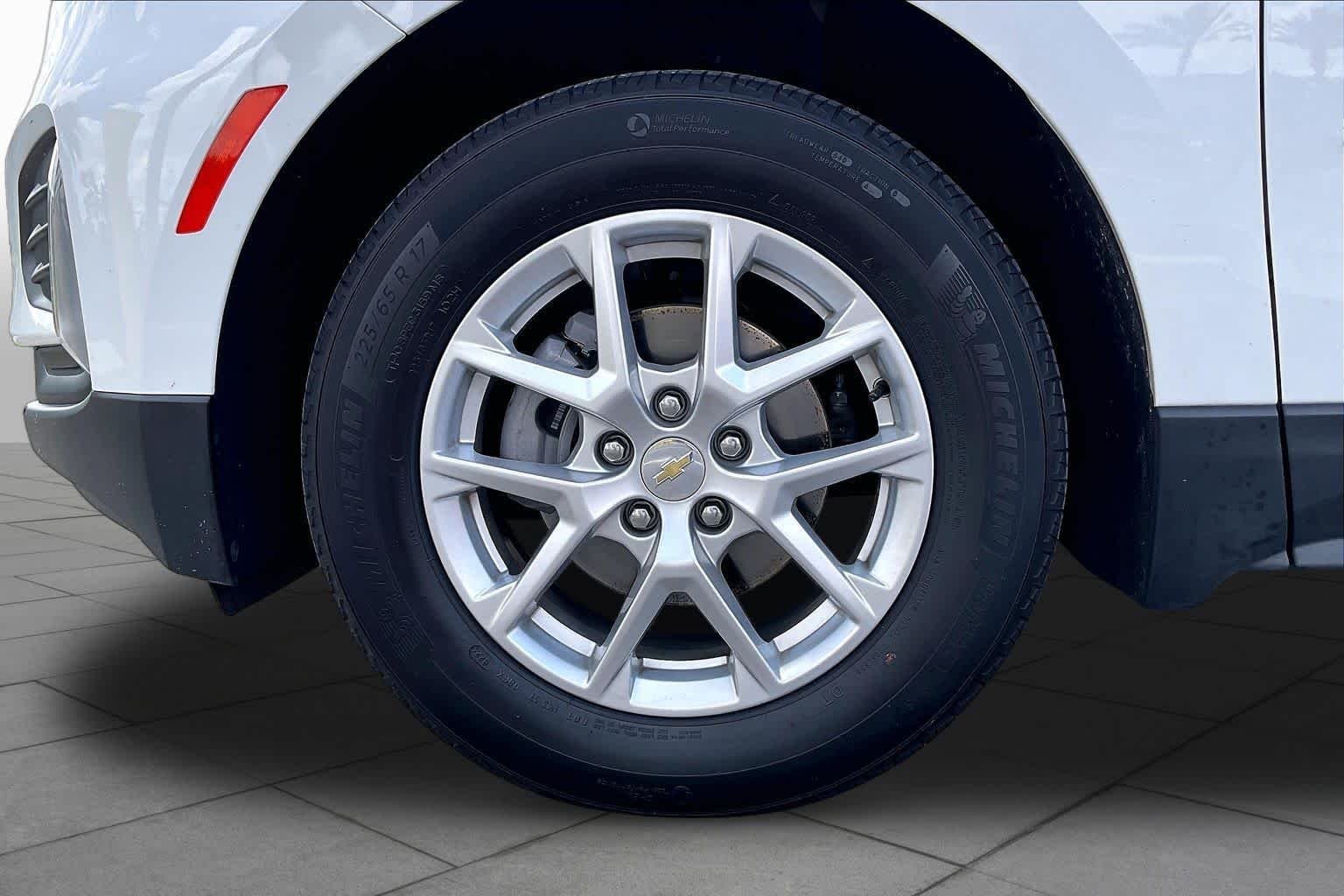 Used 2024 Summit White Chevrolet LT image 10