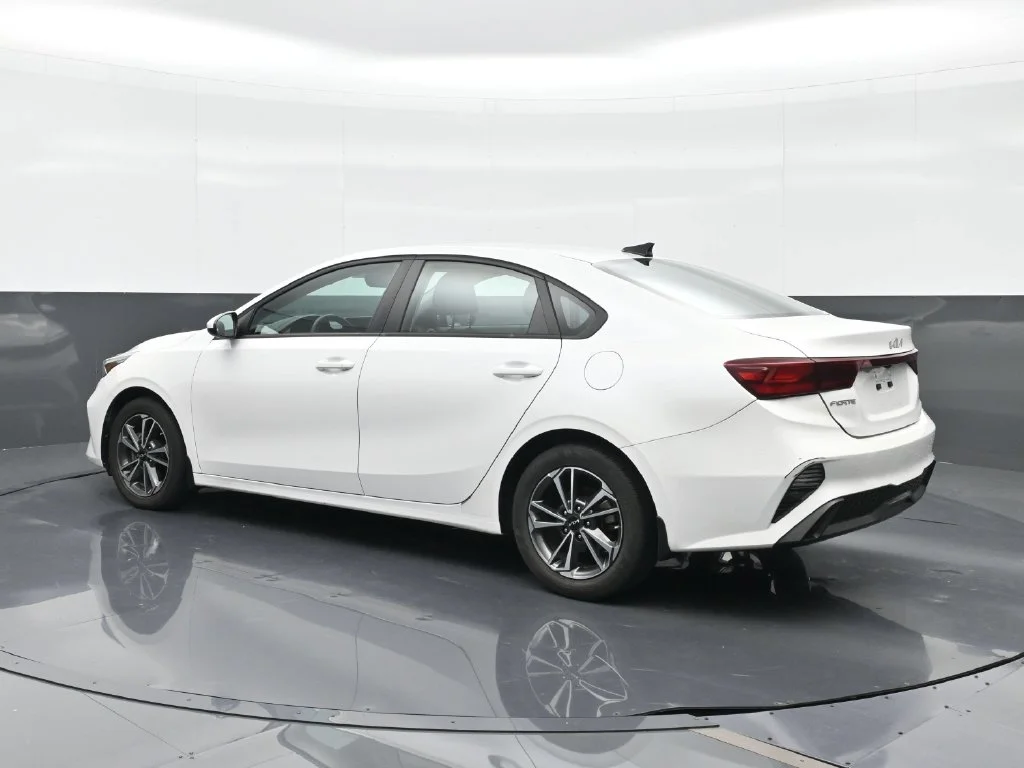 Used 2023 White Kia LXS image 2