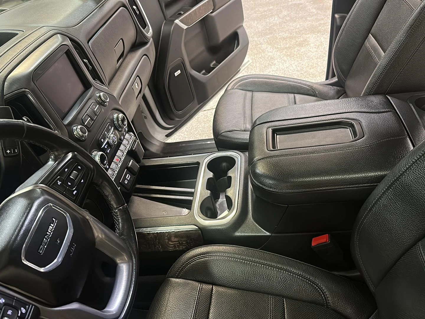 Used 2020 White Frost Tricoat GMC Denali image 28