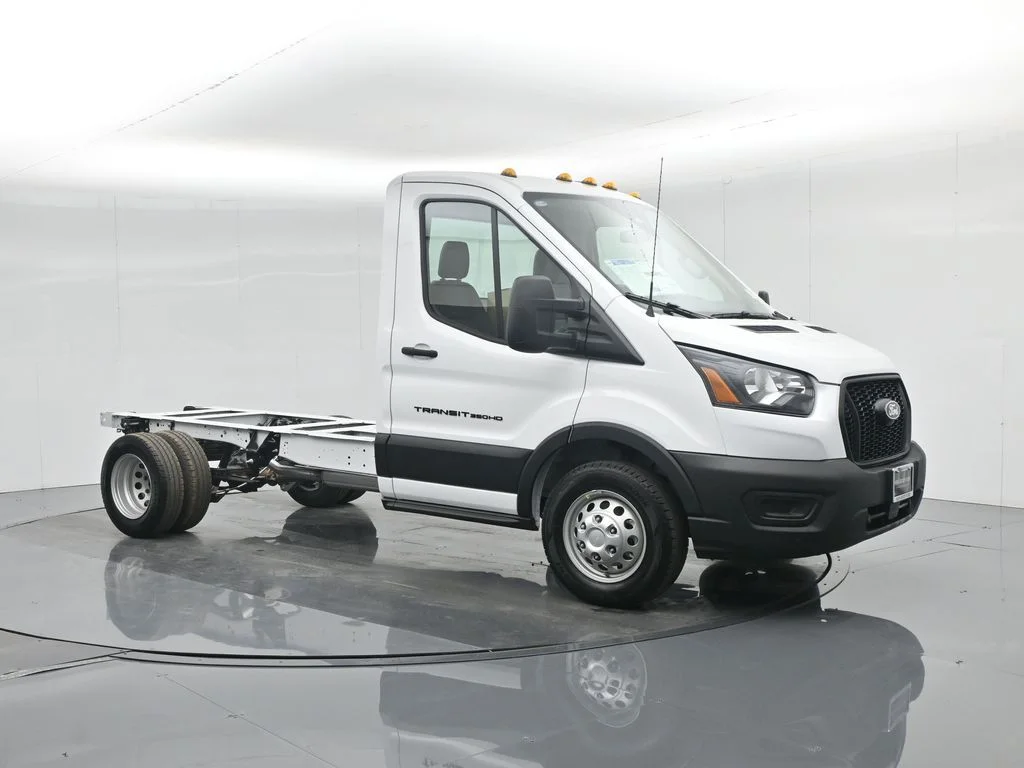 New 2026 Oxford White Ford Base image 17