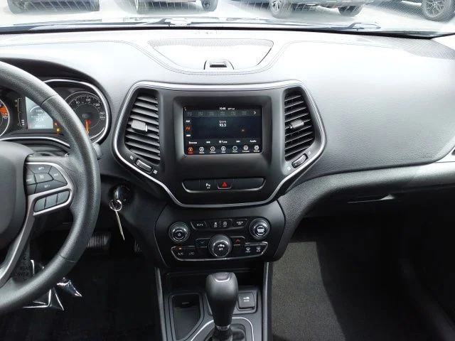 Used 2020 Blue Jeep Latitude image 8