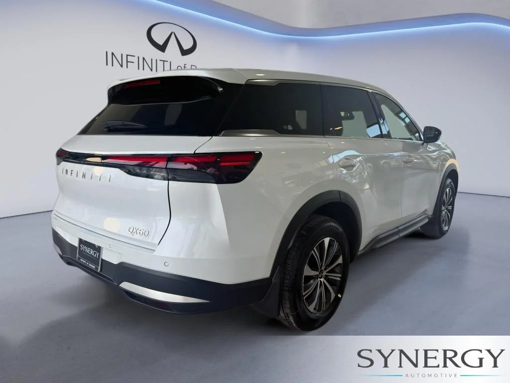 New 2027 RADIANT WHITE INFINITI Pure FWD image 5