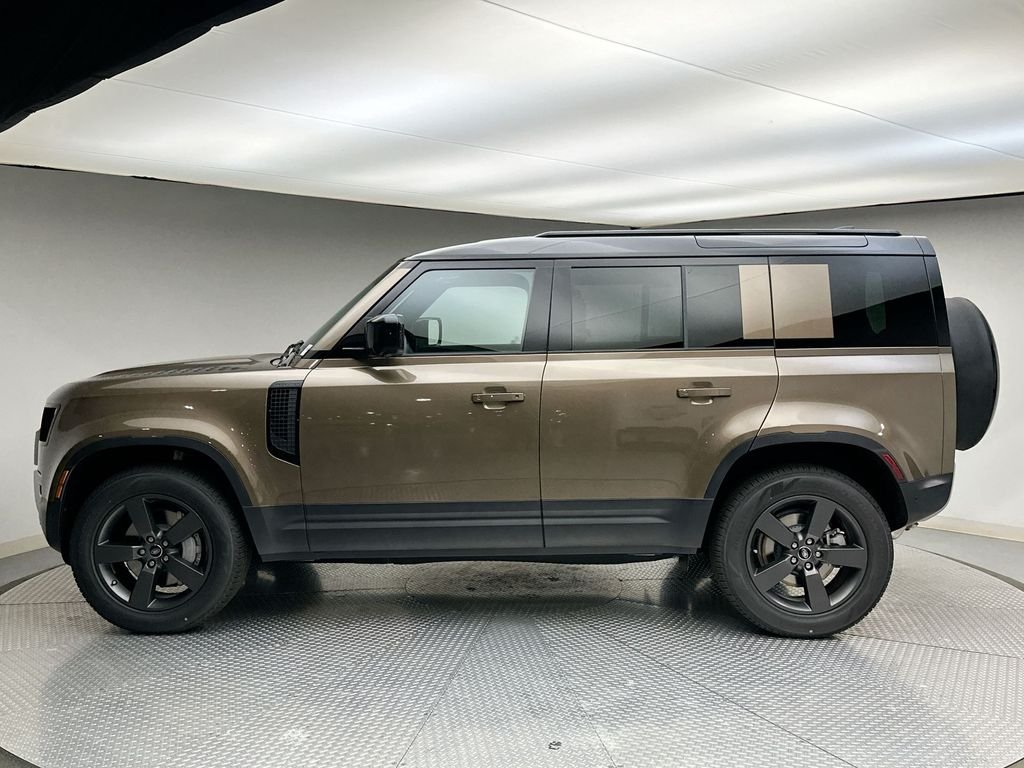Used 2025 Gondwana Stone Metallic Land Rover S image 2