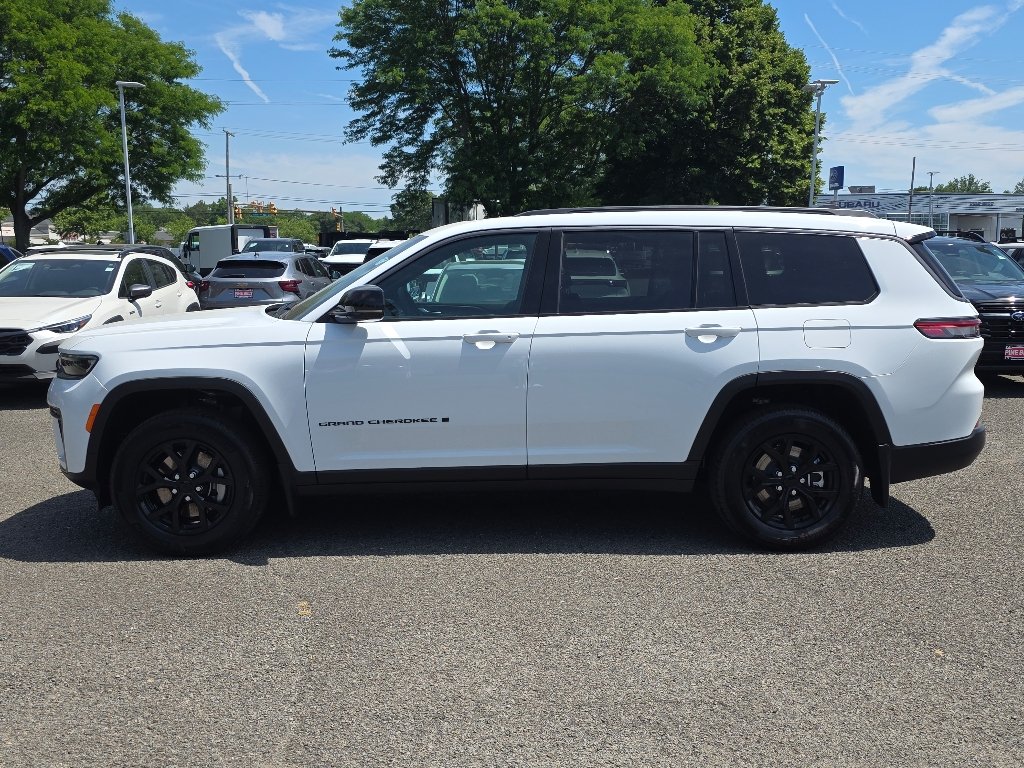New 2026 Bright White Clear-Coat Exterior Paint Jeep Altitude image 8
