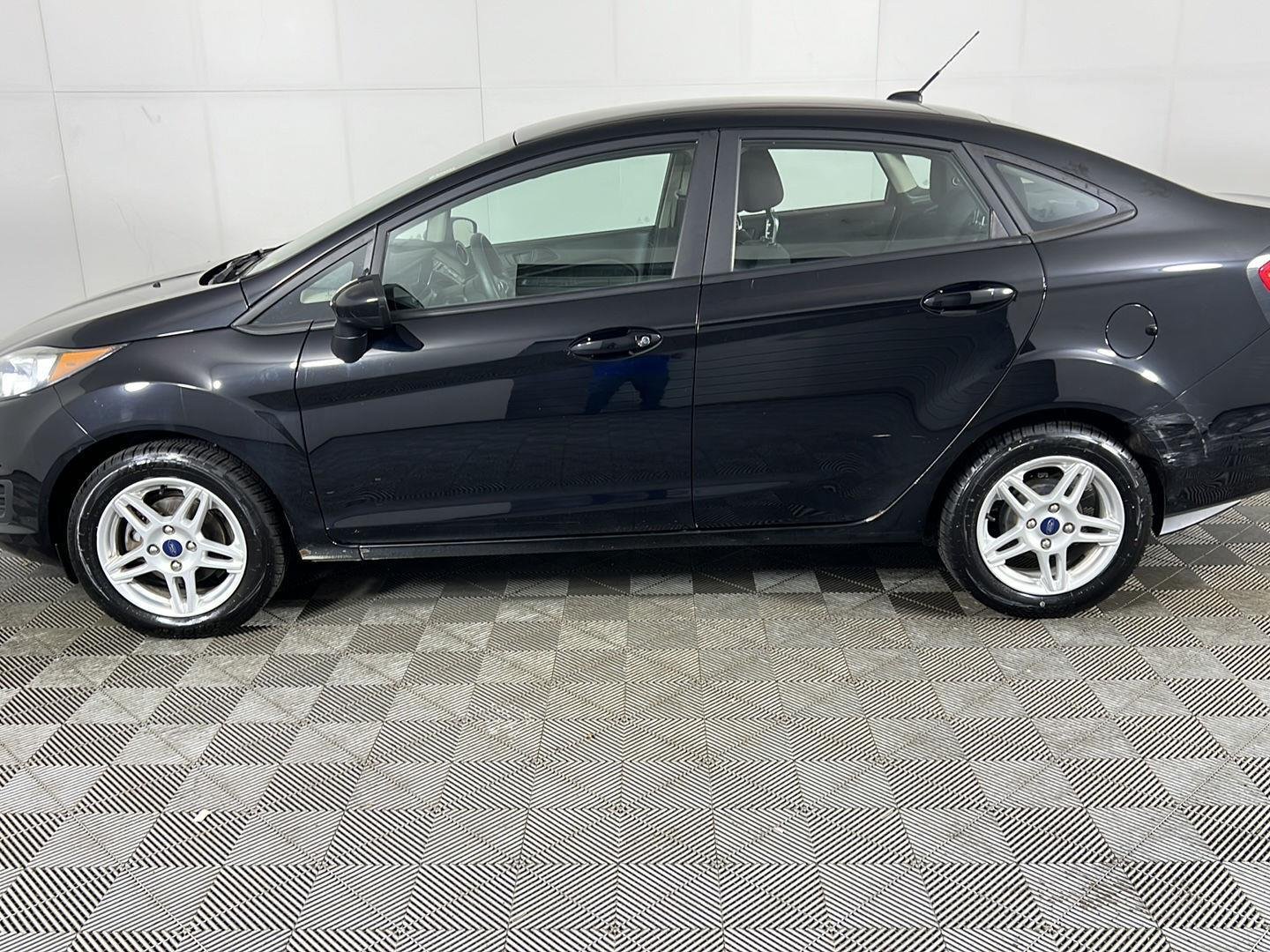 Used 2019 Shadow Black Ford SE image 6