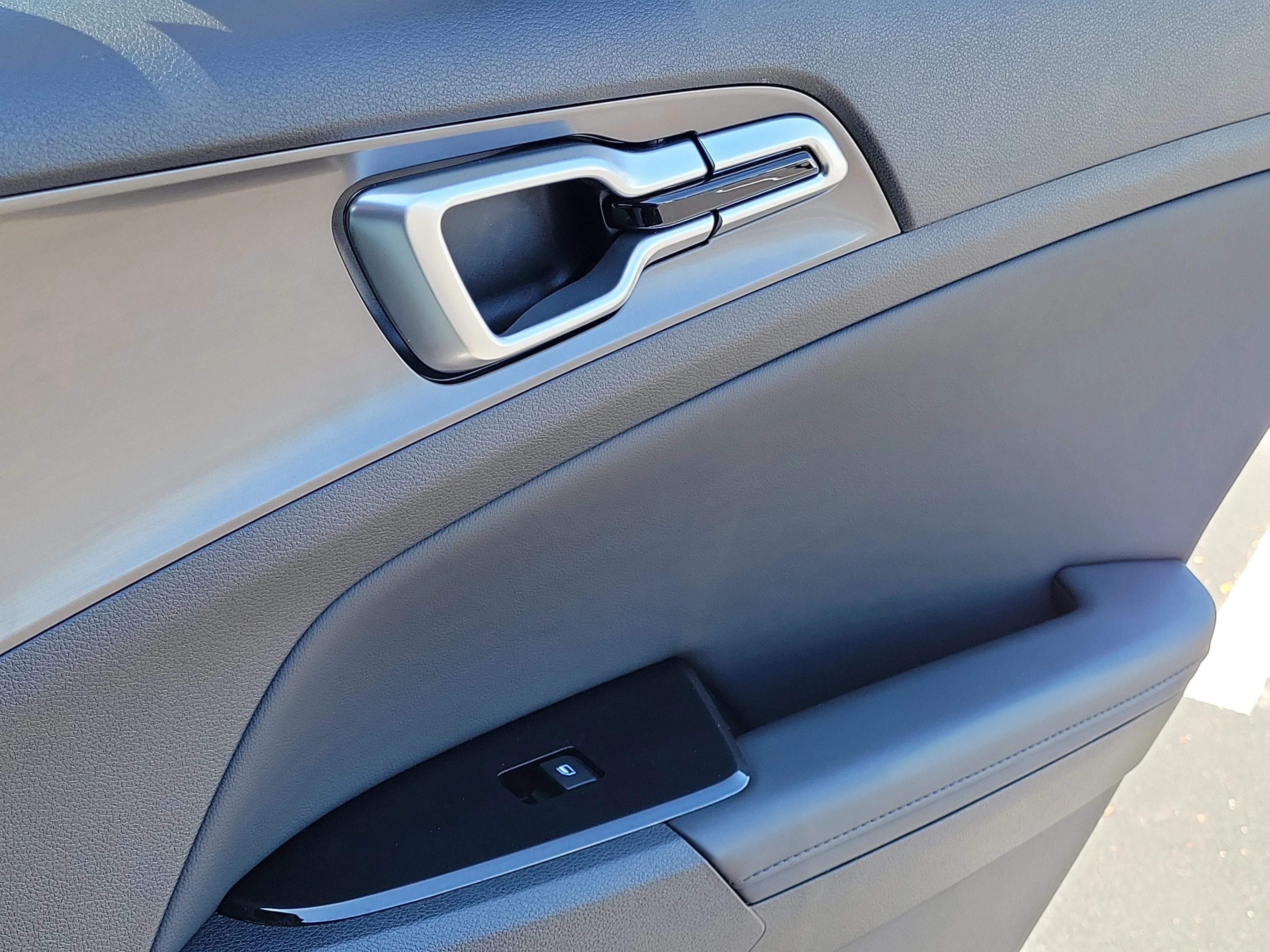 Used 2025 Ebony Black Kia EX image 7