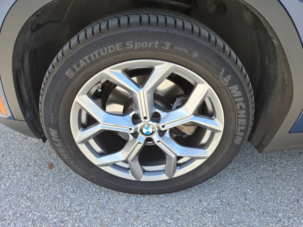 Used 2024 Blue BMW xDrive30i image 4