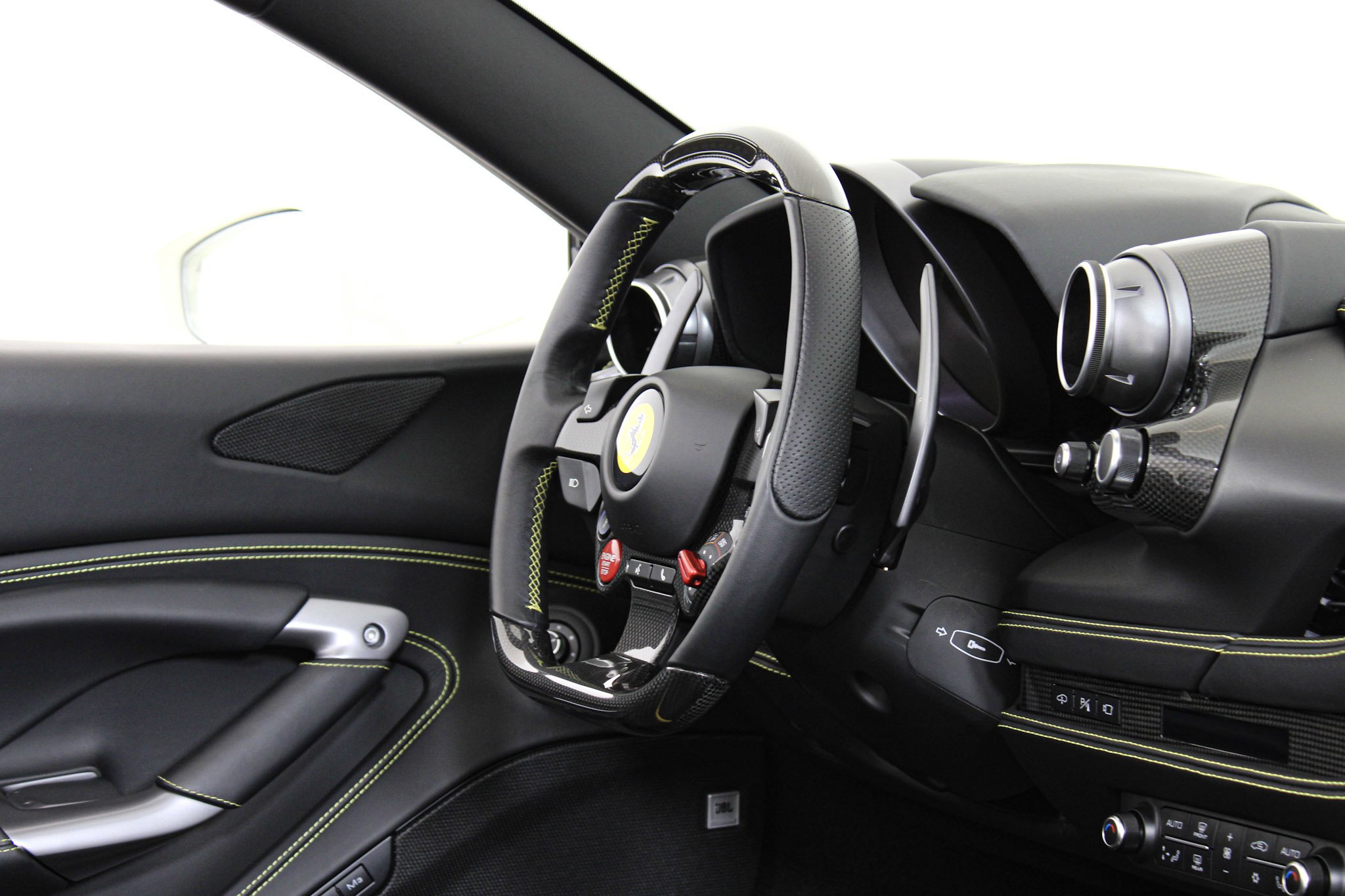 Used 2022 White Ferrari  image 36