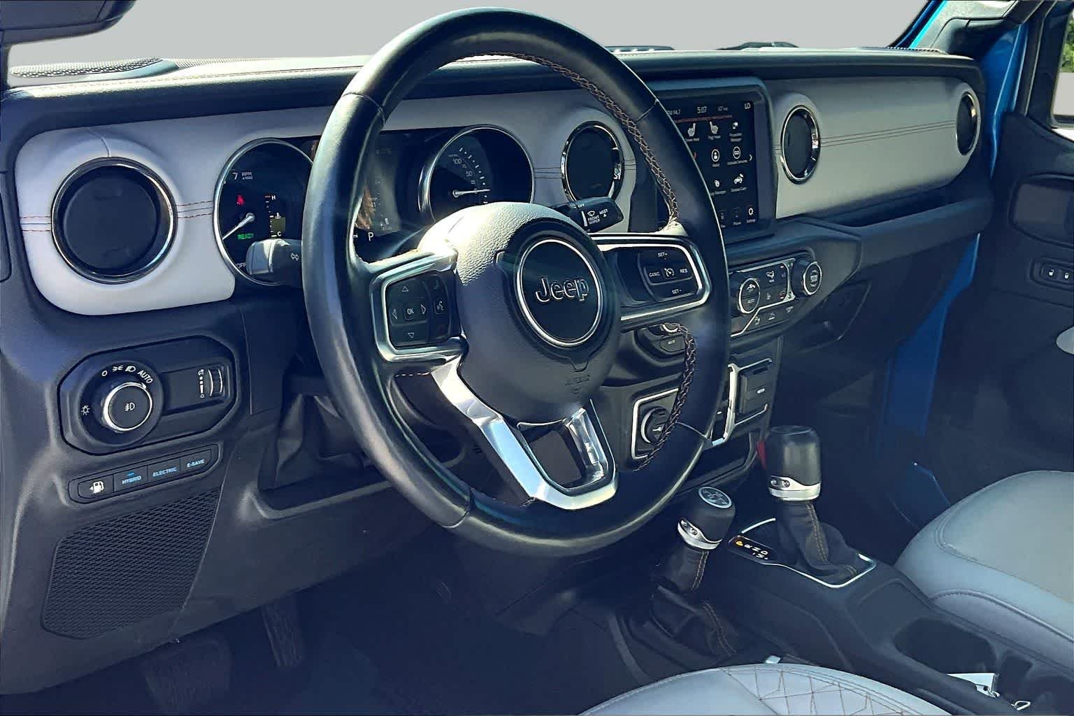 Used 2023 Hydro Blue Pearlcoat Jeep Sahara High Altitude image 17