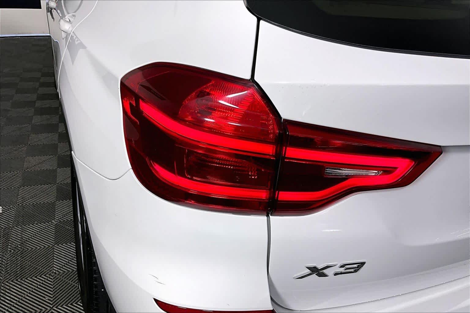Used 2019 Alpine White BMW sDrive30i image 28