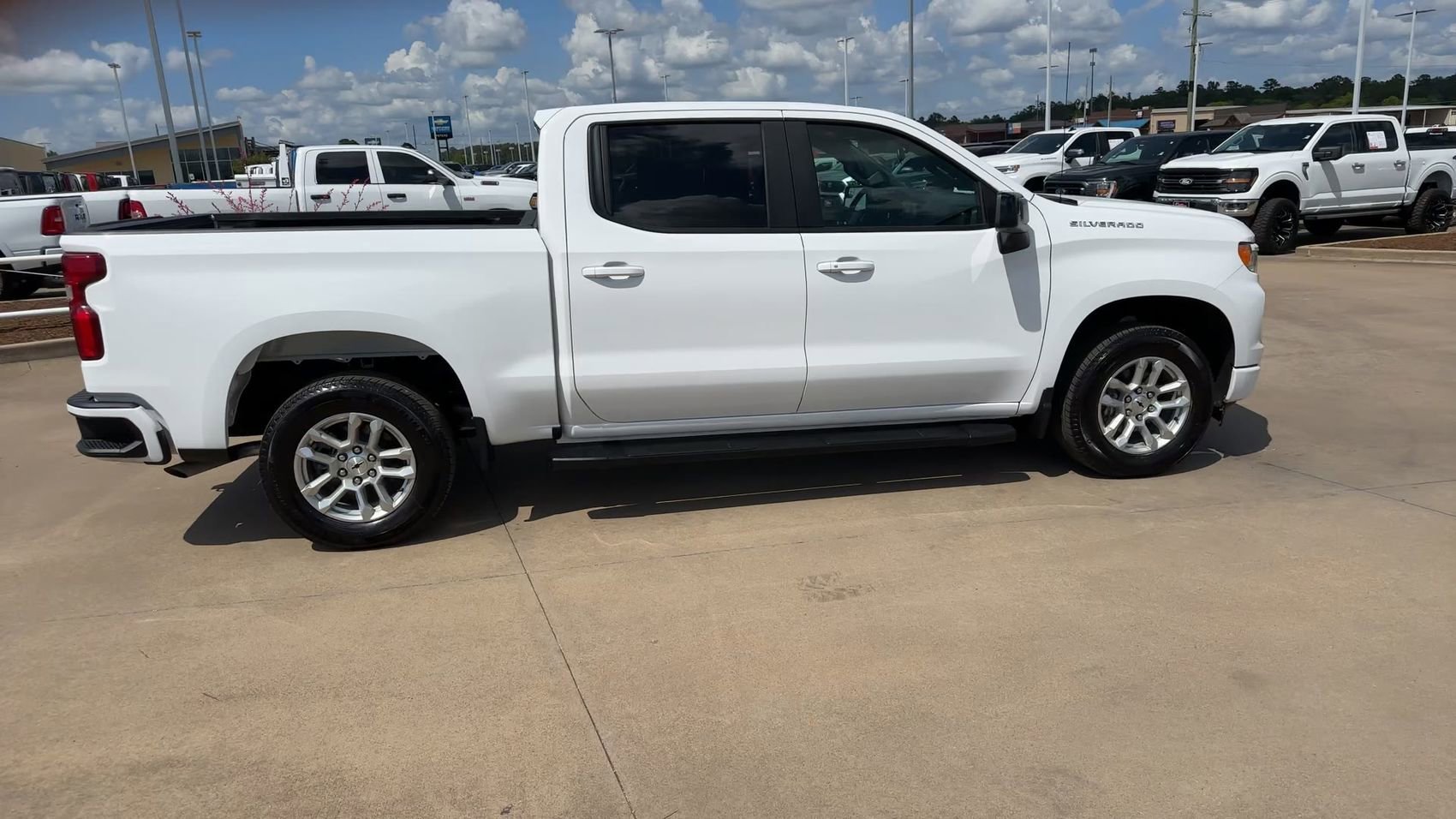 Used 2025 Summit White Chevrolet RST image 2