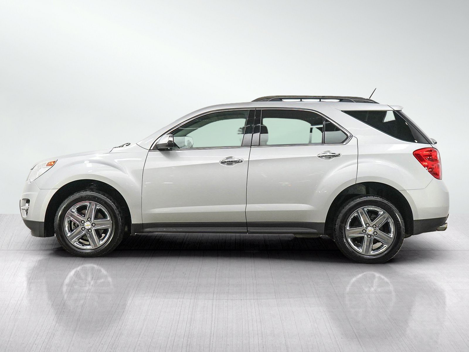 Used 2015 Silver Ice Metallic Chevrolet Ltz image 2