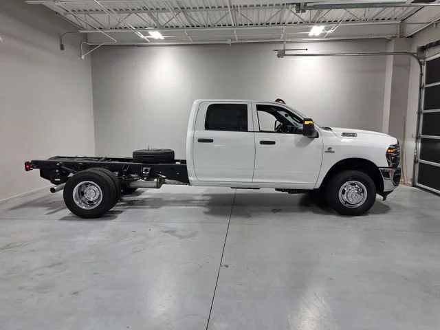 New 2026 Bright White Clear-Coat Exterior Paint RAM Tradesman image 9