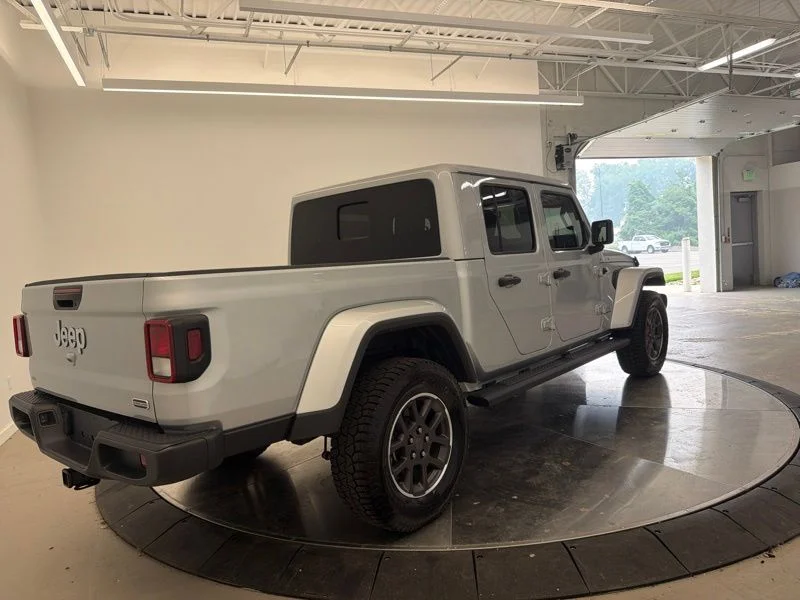 Used 2022 Silver Jeep Overland image 3
