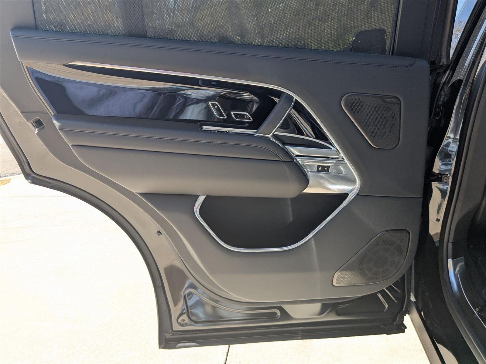 New 2025 Santorini Black Land Rover Autobiography image 25