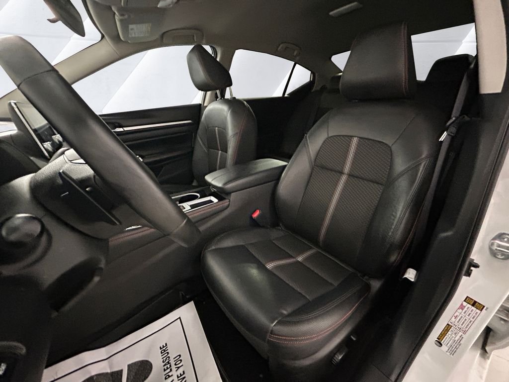 Used 2025 White Nissan 2.5 SR image 8