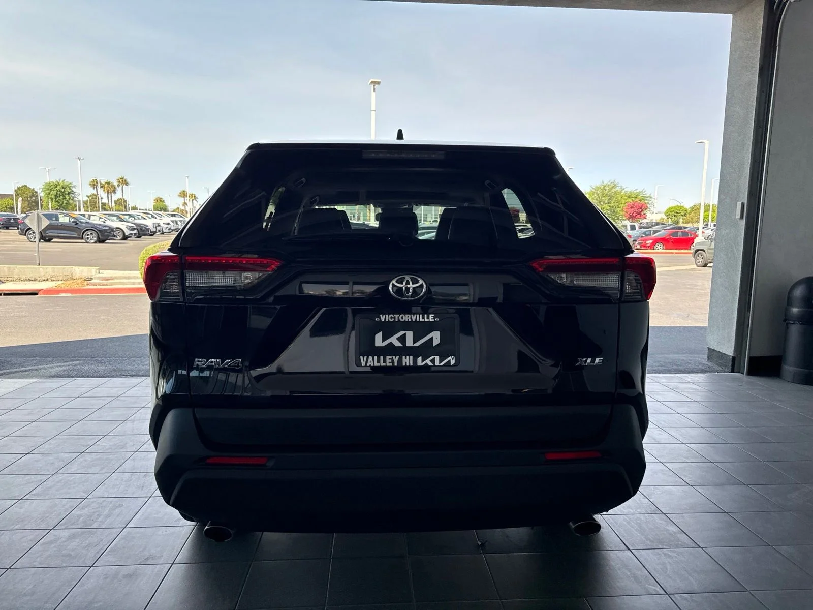 Used 2020 Midnight Black Metallic Toyota XLE Premium image 6
