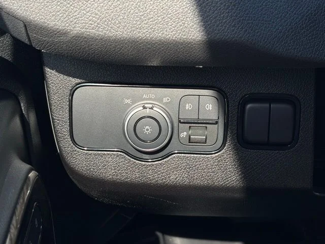 Used 2023 Gray Mercedes-Benz Discovery Cross Country image 39