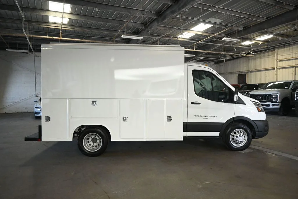 New 2025 Oxford White Ford Base image 9