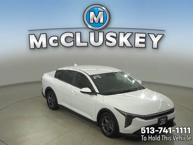 Used 2025 White Kia LXS image 32