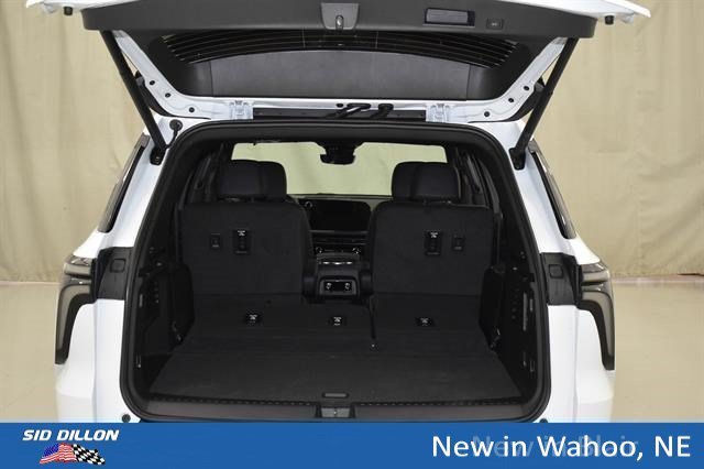 New 2026 Polar White Tricoat Chevrolet High Country image 12