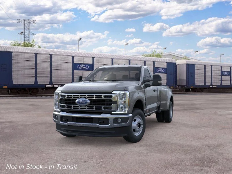 New 2026 Carbonized Gray Metallic Ford XLT image 2
