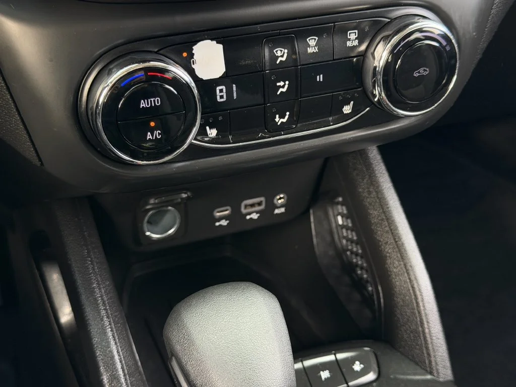 Used 2021 White Chevrolet LT image 19