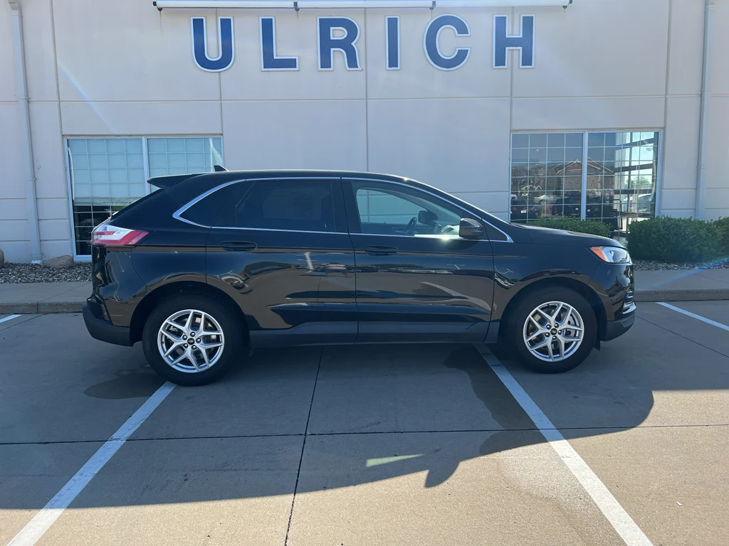 Used 2024 Agate Black Metallic Ford SEL image 11