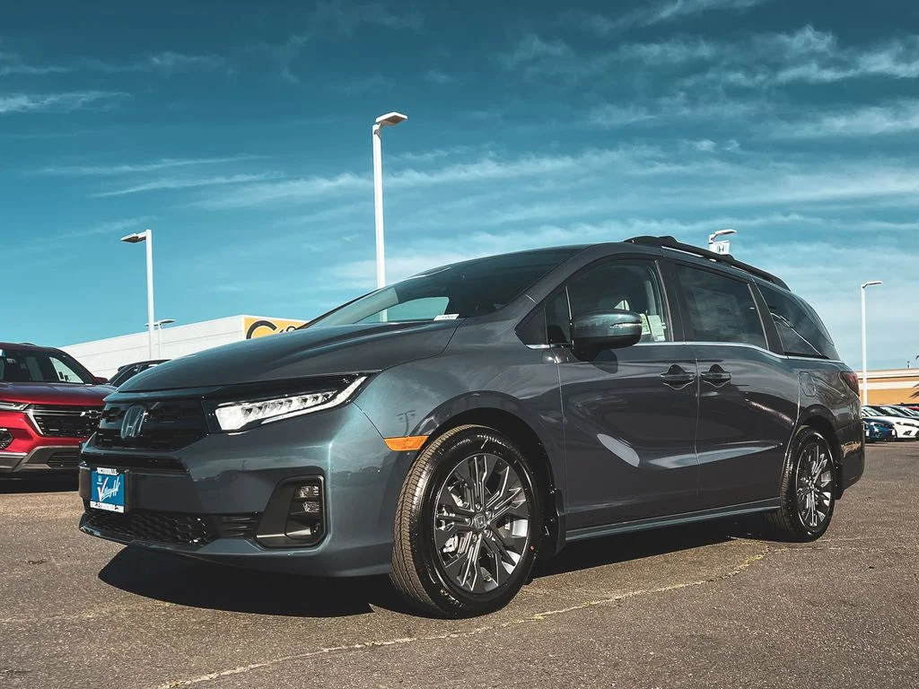 New 2026 Smoke Blue Pearl Honda Touring image 2